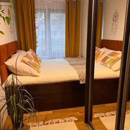 Yellow Apartment Airport Galeria Mokotow Netflix Варшава Екстер'єр фото
