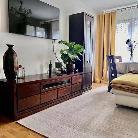 Yellow Apartment Airport Galeria Mokotow Netflix Варшава Екстер'єр фото
