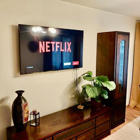 Yellow Apartment Airport Galeria Mokotow Netflix Варшава Екстер'єр фото