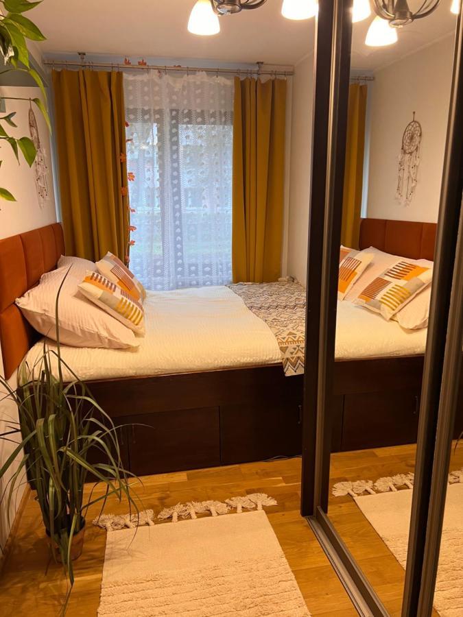 Yellow Apartment Airport Galeria Mokotow Netflix Варшава Екстер'єр фото