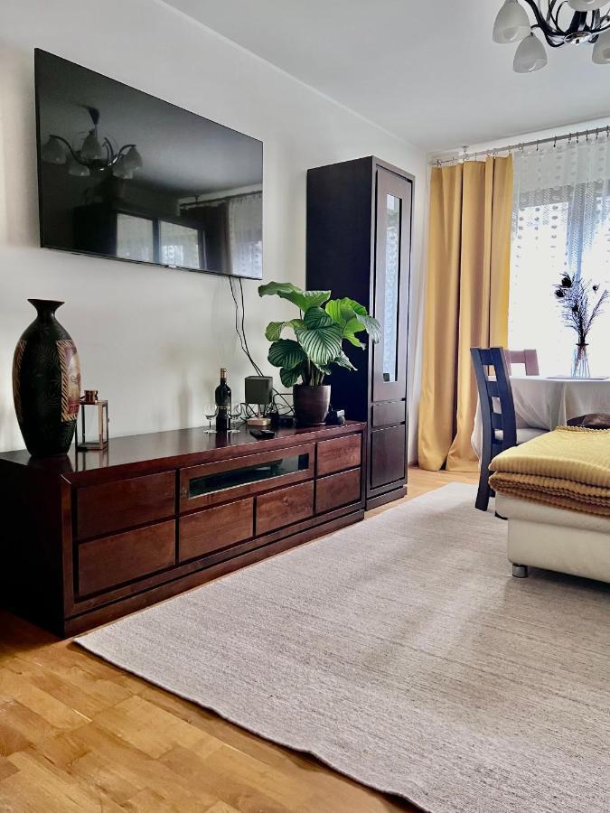 Yellow Apartment Airport Galeria Mokotow Netflix Варшава Екстер'єр фото