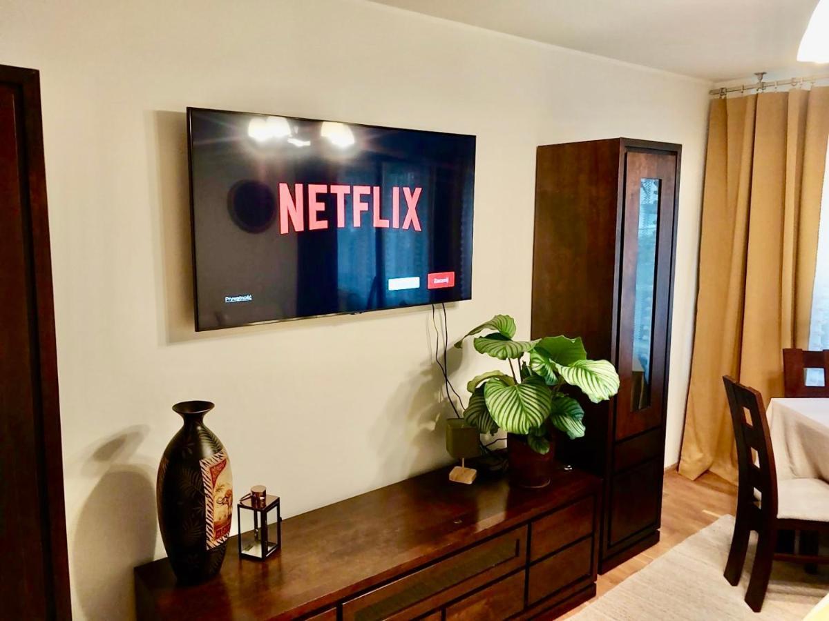 Yellow Apartment Airport Galeria Mokotow Netflix Варшава Екстер'єр фото