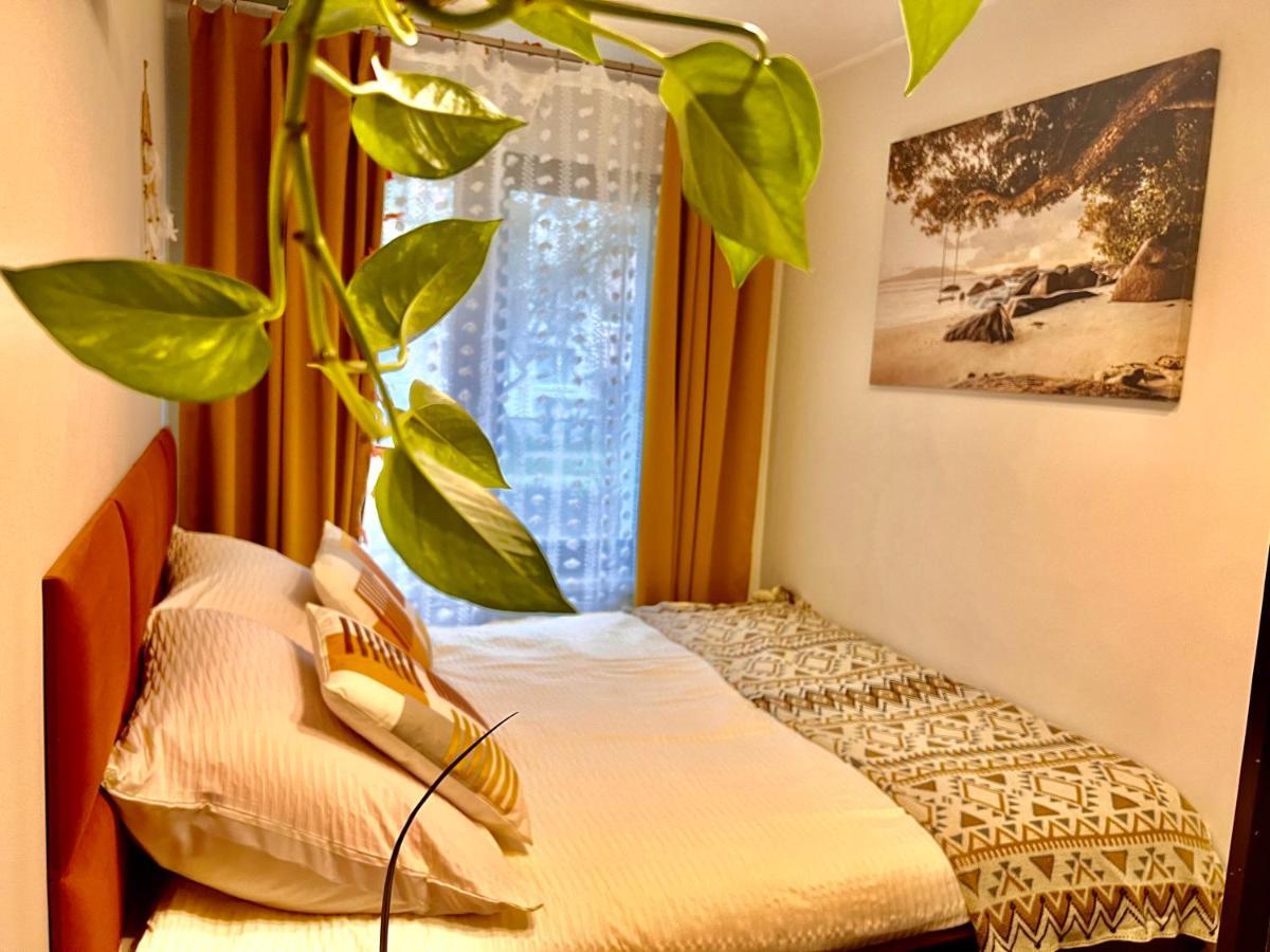Yellow Apartment Airport Galeria Mokotow Netflix Варшава Екстер'єр фото